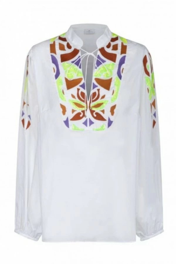 Camisa blanca Nenette con detalles en lentejuelas étnicos