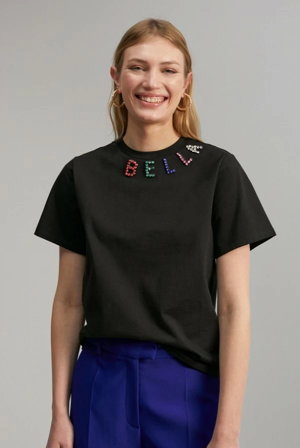 camiseta lola casademunt letras bella en pedreria