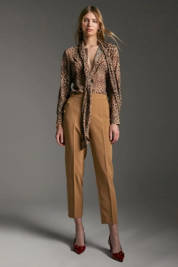 pantalon marron botones dorados lola casademunt