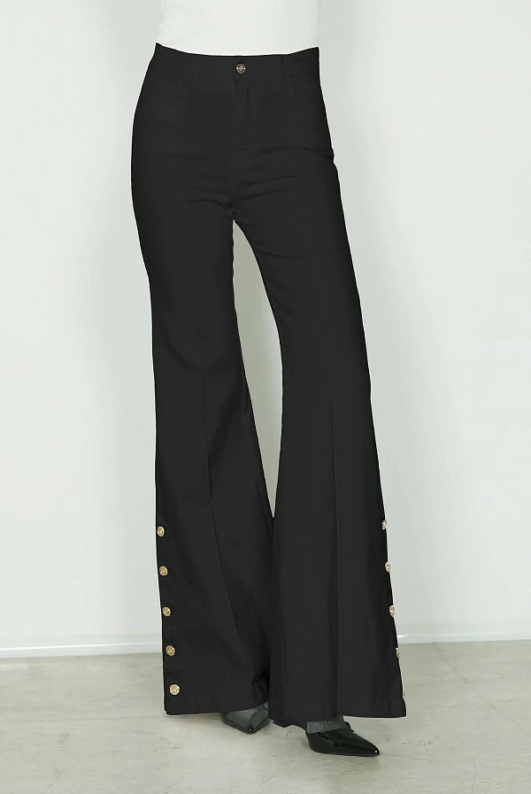 pantalon tejano campana relish con detalle de botones dorados tracy