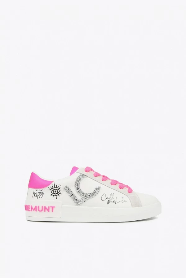 Zapatillas blancas con grabados graffiti lola casademunt